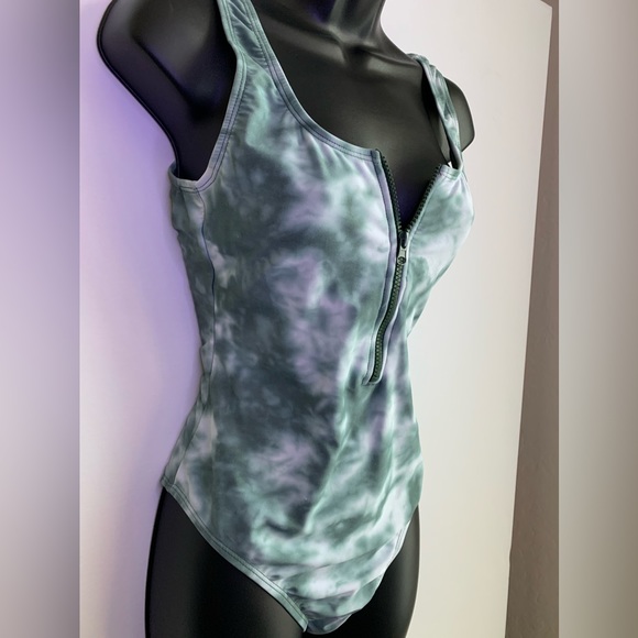 Cyn & Luca Swimsuit Green Tie Dye Fashionable Half Zip Up Size M - Picture 3 of 4